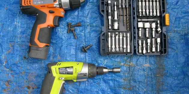 Akkuschrauber zum Motorrad-reparieren von AEG und Ryobi