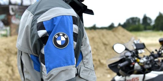 BMW Fahrerausstattung: Rallye Anzug 2016