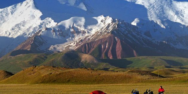 z. B.mit Andreas Hülsmann im Pamir Gebirge
