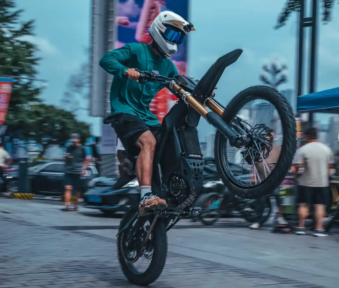 Die Talaria Komodo ist ein echtes Wheel-Bike